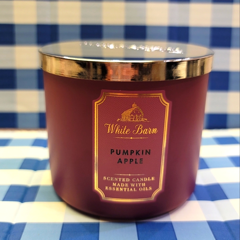 New Bath and Body Pumpkin Apple scented candle